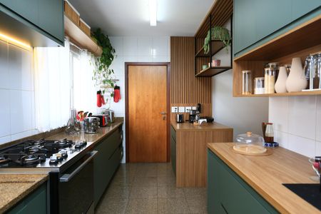 Apartamento à venda com 250m², 4 quartos e 4 vagas Apartamento à venda com 250m², 4 quartos e 4 vagascozinha