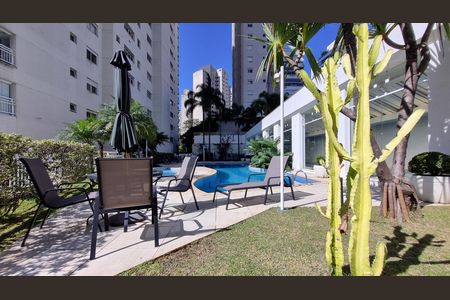 Apartamento à venda com 250m², 4 quartos e 4 vagas Apartamento à venda com 250m², 4 quartos e 4 vagasÁrea comum - Piscina