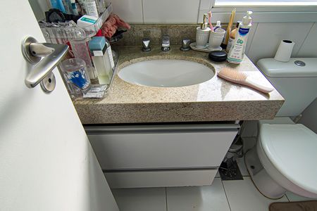 Apartamento à venda com 93m², 3 quartos e 1 vaga Apartamento à venda com 93m², 3 quartos e 1 vagaSuíte Banheiro