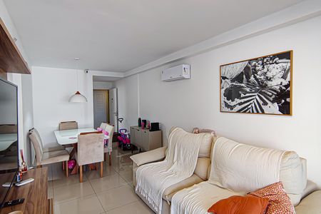 Apartamento à venda com 93m², 3 quartos e 1 vaga Apartamento à venda com 93m², 3 quartos e 1 vagaSala