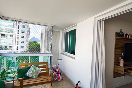 Apartamento à venda com 93m², 3 quartos e 1 vaga Apartamento à venda com 93m², 3 quartos e 1 vagaVaranda