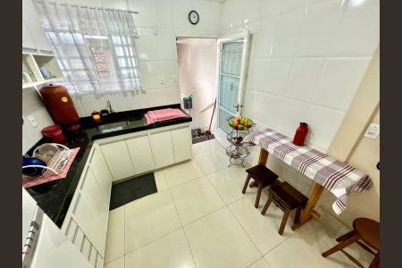 Casa à venda com 74m², 2 quartos e 2 vagas Casa à venda com 74m², 2 quartos e 2 vagasCozinha