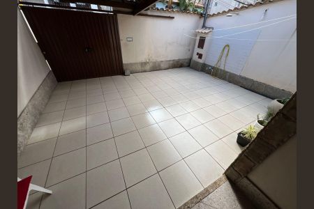 Casa à venda com 74m², 2 quartos e 2 vagas Casa à venda com 74m², 2 quartos e 2 vagasÁrea Externa - Frente