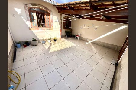 Casa à venda com 74m², 2 quartos e 2 vagas Casa à venda com 74m², 2 quartos e 2 vagasÁrea Externa - Frente
