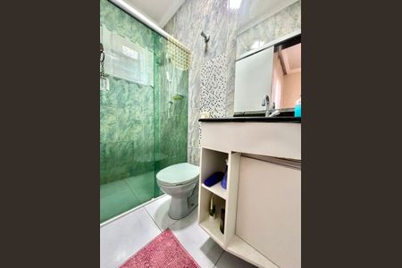 Casa à venda com 74m², 2 quartos e 2 vagas Casa à venda com 74m², 2 quartos e 2 vagasBanheiro da Suíte