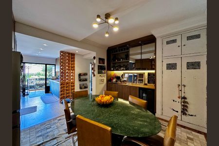 Casa à venda com 209m², 3 quartos e 2 vagas Casa à venda com 209m², 3 quartos e 2 vagasCozinha