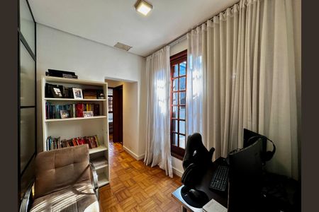 Casa à venda com 209m², 3 quartos e 2 vagas Casa à venda com 209m², 3 quartos e 2 vagasCorredor Quartos