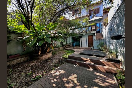 Casa à venda com 209m², 3 quartos e 2 vagas Casa à venda com 209m², 3 quartos e 2 vagasQuintal