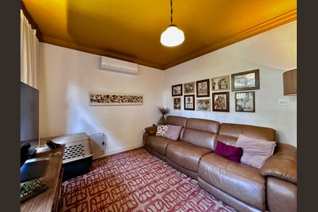 Casa à venda com 209m², 3 quartos e 2 vagas Casa à venda com 209m², 3 quartos e 2 vagasSala