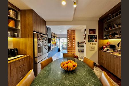 Casa à venda com 209m², 3 quartos e 2 vagas Casa à venda com 209m², 3 quartos e 2 vagasCozinha