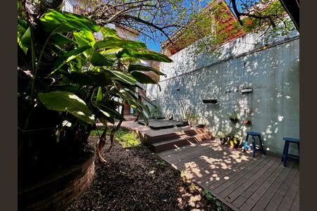 Casa à venda com 209m², 3 quartos e 2 vagas Casa à venda com 209m², 3 quartos e 2 vagasQuintal