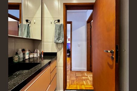 Casa à venda com 209m², 3 quartos e 2 vagas Casa à venda com 209m², 3 quartos e 2 vagasBanheiro Social