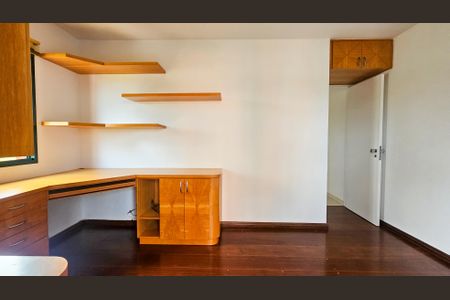 Apartamento à venda com 125m², 4 quartos e 2 vagas Apartamento à venda com 125m², 4 quartos e 2 vagasEscritório