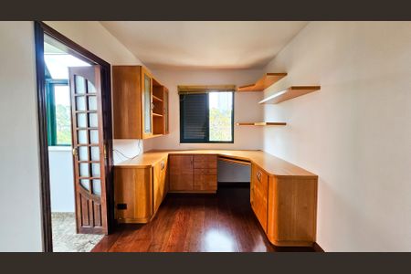 Apartamento à venda com 125m², 4 quartos e 2 vagas Apartamento à venda com 125m², 4 quartos e 2 vagasEscritório