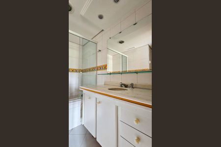 Apartamento à venda com 125m², 4 quartos e 2 vagas Apartamento à venda com 125m², 4 quartos e 2 vagasBanheiro 1