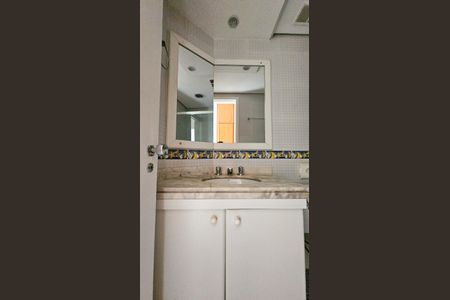 Apartamento à venda com 125m², 4 quartos e 2 vagas Apartamento à venda com 125m², 4 quartos e 2 vagasBanheiro 2