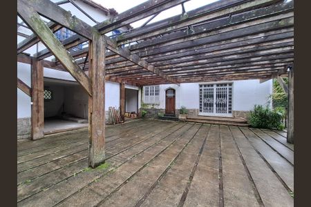 Casa para alugar com 811m², 8 quartos e 5 vagas Casa para alugar com 811m², 8 quartos e 5 vagasÁrea externa