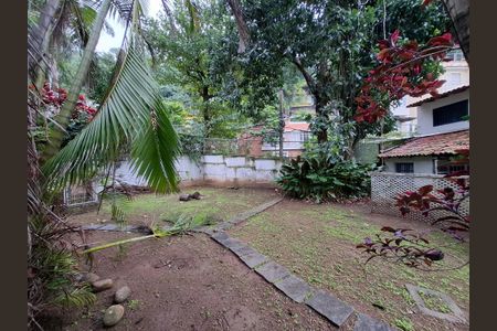Casa para alugar com 811m², 8 quartos e 5 vagas Casa para alugar com 811m², 8 quartos e 5 vagasÁrea externa