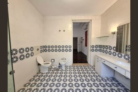 Casa para alugar com 811m², 8 quartos e 5 vagas Casa para alugar com 811m², 8 quartos e 5 vagasBanheiro da suíte 2