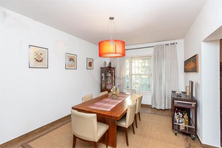 Casa à venda com 371m², 5 quartos e 2 vagas