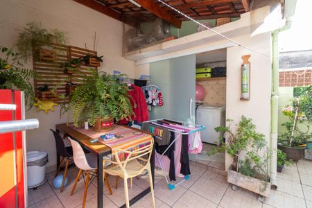 Casa à venda com 185m², 4 quartos e 2 vagas Casa à venda com 185m², 4 quartos e 2 vagasÁrea de Serviço