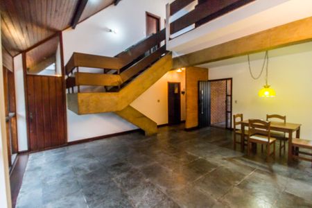 Casa de condomínio para alugar com 300m², 3 quartos e 4 vagas Casa de condomínio para alugar com 300m², 3 quartos e 4 vagasSala