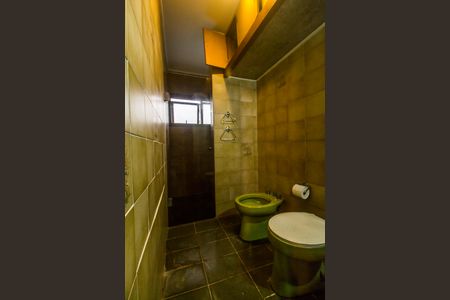 Casa de condomínio para alugar com 300m², 3 quartos e 4 vagas Casa de condomínio para alugar com 300m², 3 quartos e 4 vagasBanheiro da Suíte