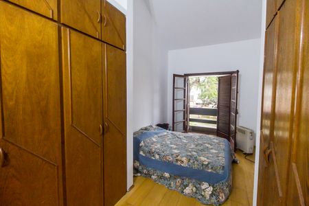 Casa de condomínio para alugar com 300m², 3 quartos e 4 vagas Casa de condomínio para alugar com 300m², 3 quartos e 4 vagasSuíte