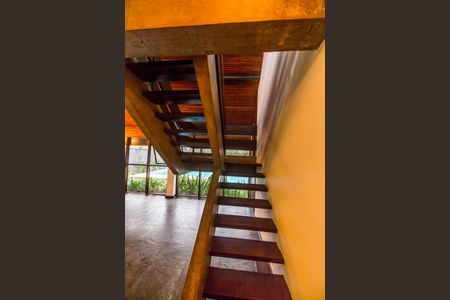 Casa de condomínio para alugar com 300m², 3 quartos e 4 vagas Casa de condomínio para alugar com 300m², 3 quartos e 4 vagasEscada