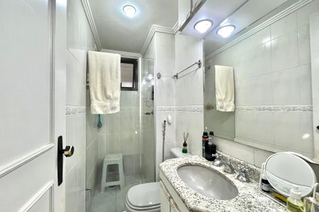 Apartamento à venda com 86m², 3 quartos e 2 vagas Apartamento à venda com 86m², 3 quartos e 2 vagasBanheiro Social