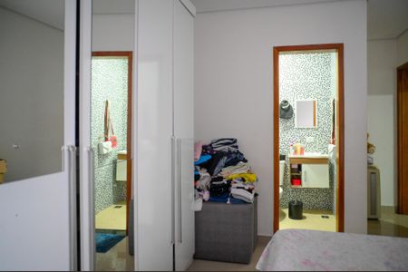 Casa à venda com 315m², 7 quartos e 2 vagas Casa à venda com 315m², 7 quartos e 2 vagasCasa 5 - Quarto 2