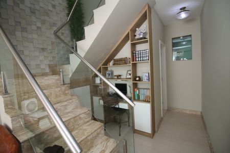 Casa à venda com 150m², 3 quartos e 1 vagaEscada