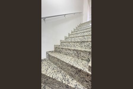 Apartamento à venda com 148m², 3 quartos e 2 vagas Apartamento à venda com 148m², 3 quartos e 2 vagasEscada