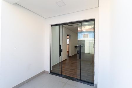 Apartamento à venda com 32m², 2 quartos e sem vaga Apartamento à venda com 32m², 2 quartos e sem vagaSacada/Sala