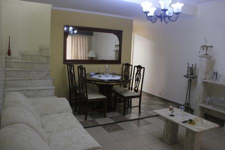 Casa à venda com 159m², 3 quartos e 2 vagasSala