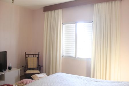 Casa à venda com 159m², 3 quartos e 2 vagasQuarto 1