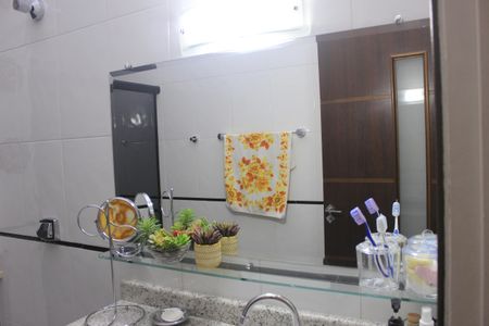 Casa à venda com 159m², 3 quartos e 2 vagasBanheiro social