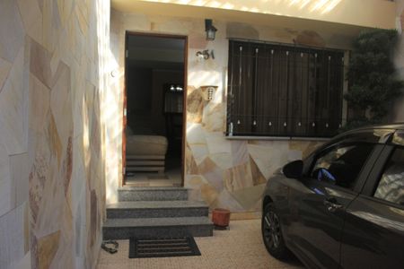 Casa à venda com 159m², 3 quartos e 2 vagasGaragem