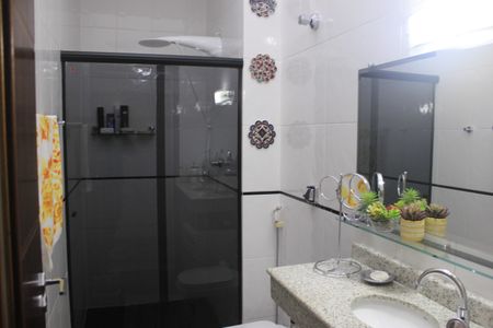 Casa à venda com 159m², 3 quartos e 2 vagasBanheiro social