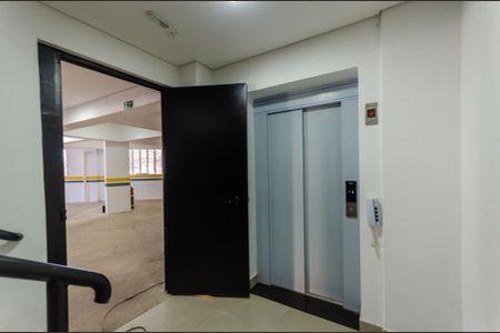 Apartamento à venda com 32m², 1 quarto e sem vaga Apartamento à venda com 32m², 1 quarto e sem vagaHall social