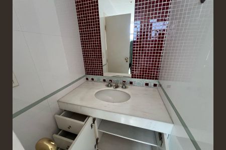 Apartamento para alugar com 120m², 2 quartos e 3 vagas