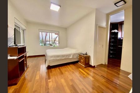 Casa à venda com 512m², 4 quartos e 6 vagas
