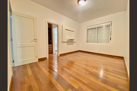 Casa à venda com 512m², 4 quartos e 6 vagas