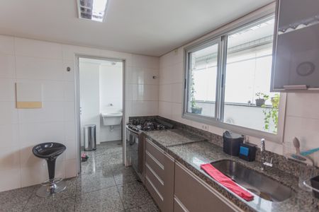 Apartamento à venda com 289m², 4 quartos e 5 vagas Apartamento à venda com 289m², 4 quartos e 5 vagasCozinha