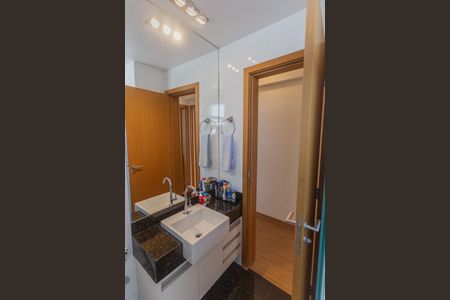 Apartamento à venda com 289m², 4 quartos e 5 vagas Apartamento à venda com 289m², 4 quartos e 5 vagasBanheiro Social