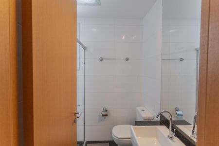Apartamento à venda com 289m², 4 quartos e 5 vagas Apartamento à venda com 289m², 4 quartos e 5 vagasBanheiro Social