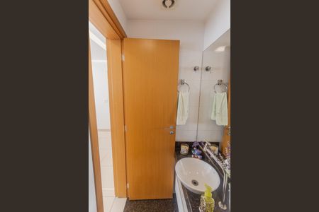 Apartamento à venda com 289m², 4 quartos e 5 vagas Apartamento à venda com 289m², 4 quartos e 5 vagasLavabo