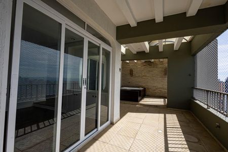 Apartamento à venda com 280m², 2 quartos e 3 vagasTerraço