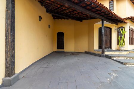 Casa à venda com 220m², 3 quartos e 3 vagasGaragem