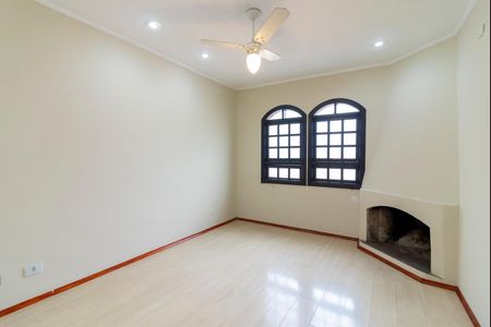 Casa à venda com 220m², 3 quartos e 3 vagasSuíte 1
